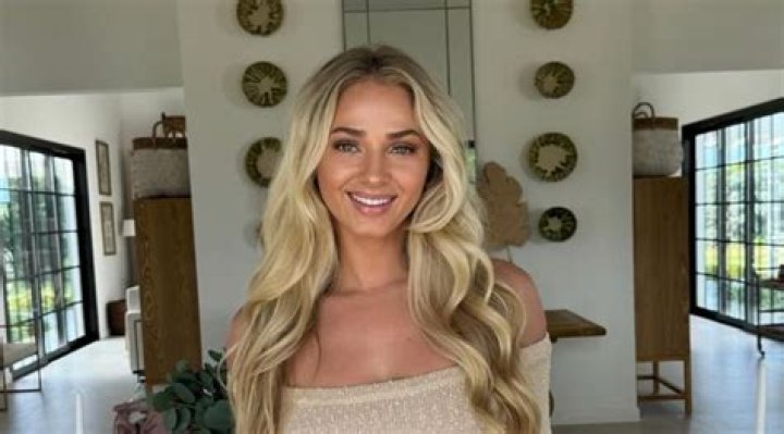 Alexa Adams