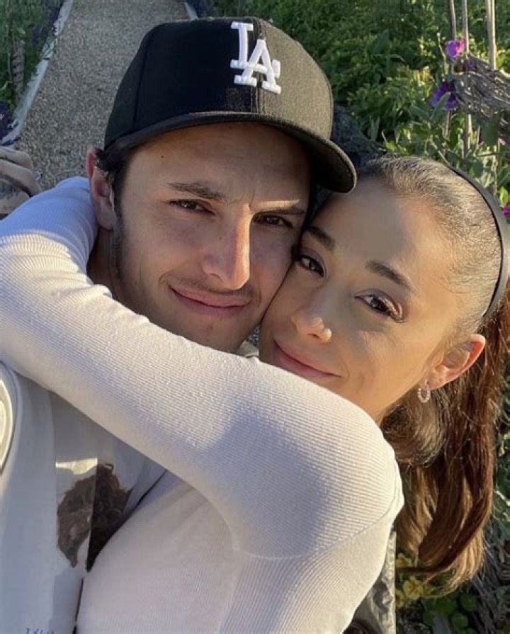 Ariana Grande – Meet Dalton Gomez’s Wife