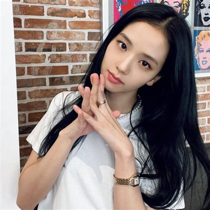 Blackpink’s Jisoo’s Beauty Secrets: From Glass Skin to Luscious Lips